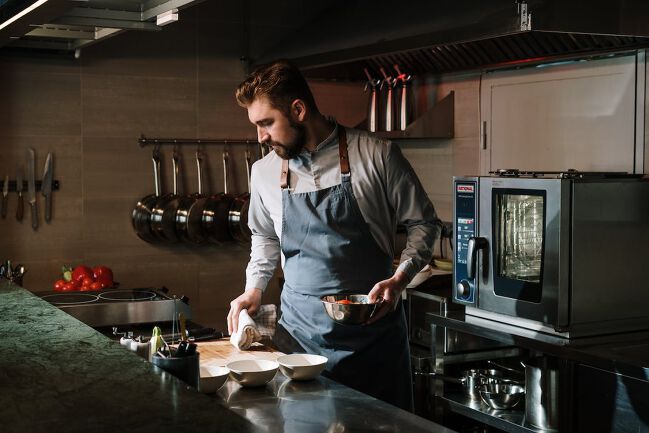 From Prep to Plate: Picking the Best Kitchen Tools for a Hotel 