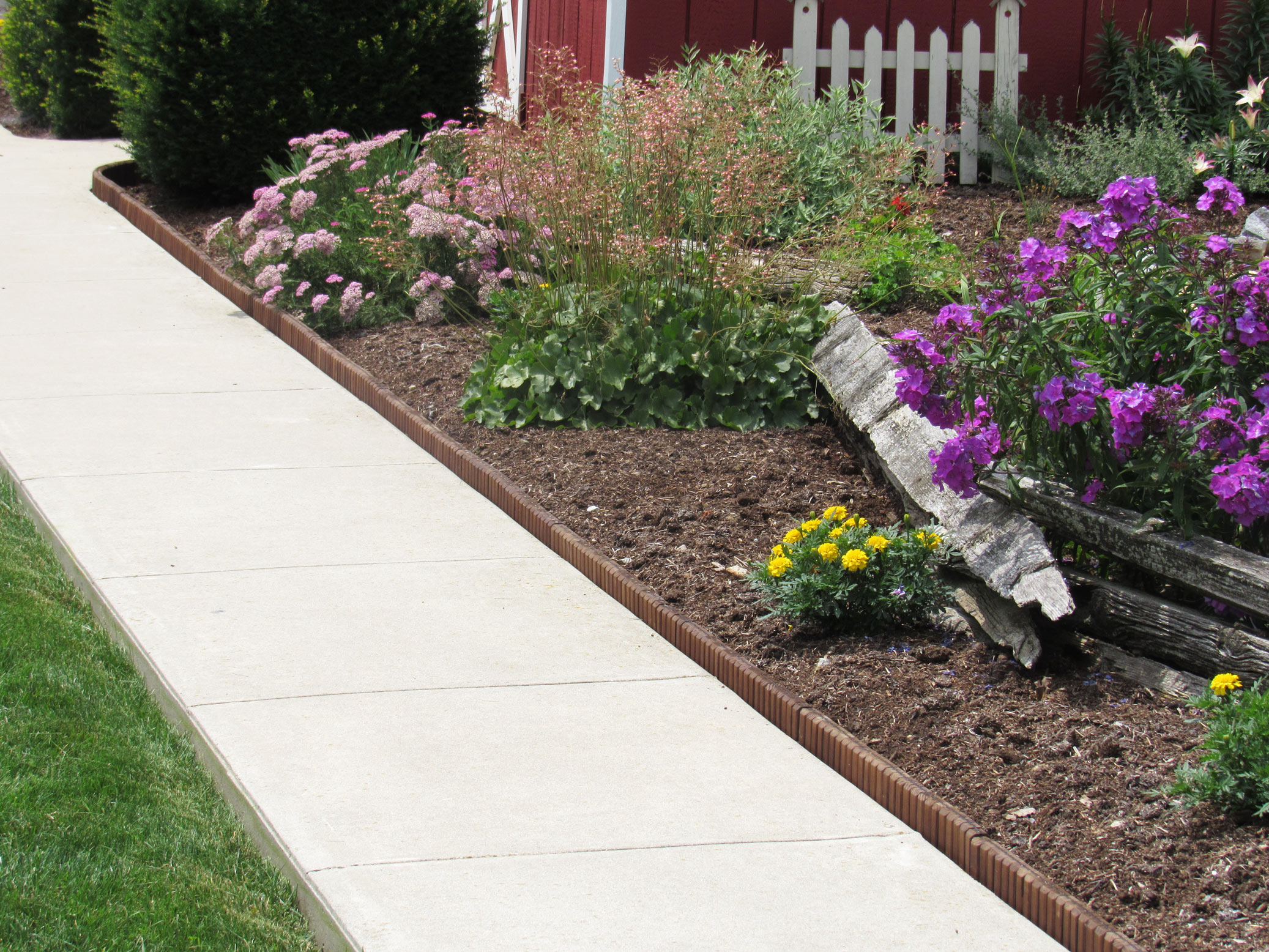 Enhance Your Garden with Expert Landscape Edging: Tips from Berkeley Landscape Design