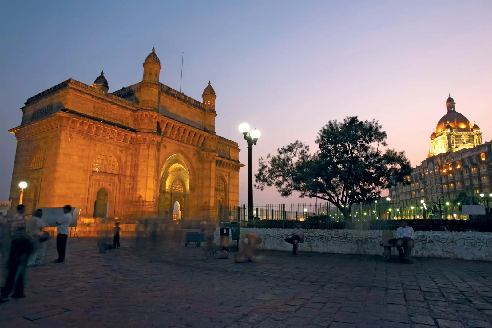 Explore the Vibrant City of Mumbai: A Complete Tour Guide