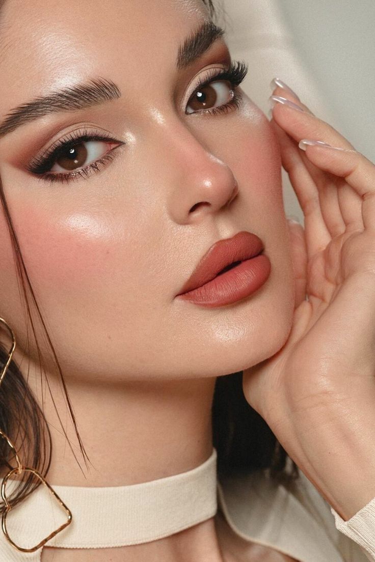The Art of Flawless Makeup: Achieve a Perfect Base with the Right Foundation