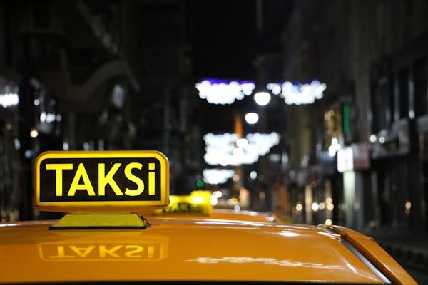 24/7 Medina to Mecca Taxi Service: Safe and Convenient Travel