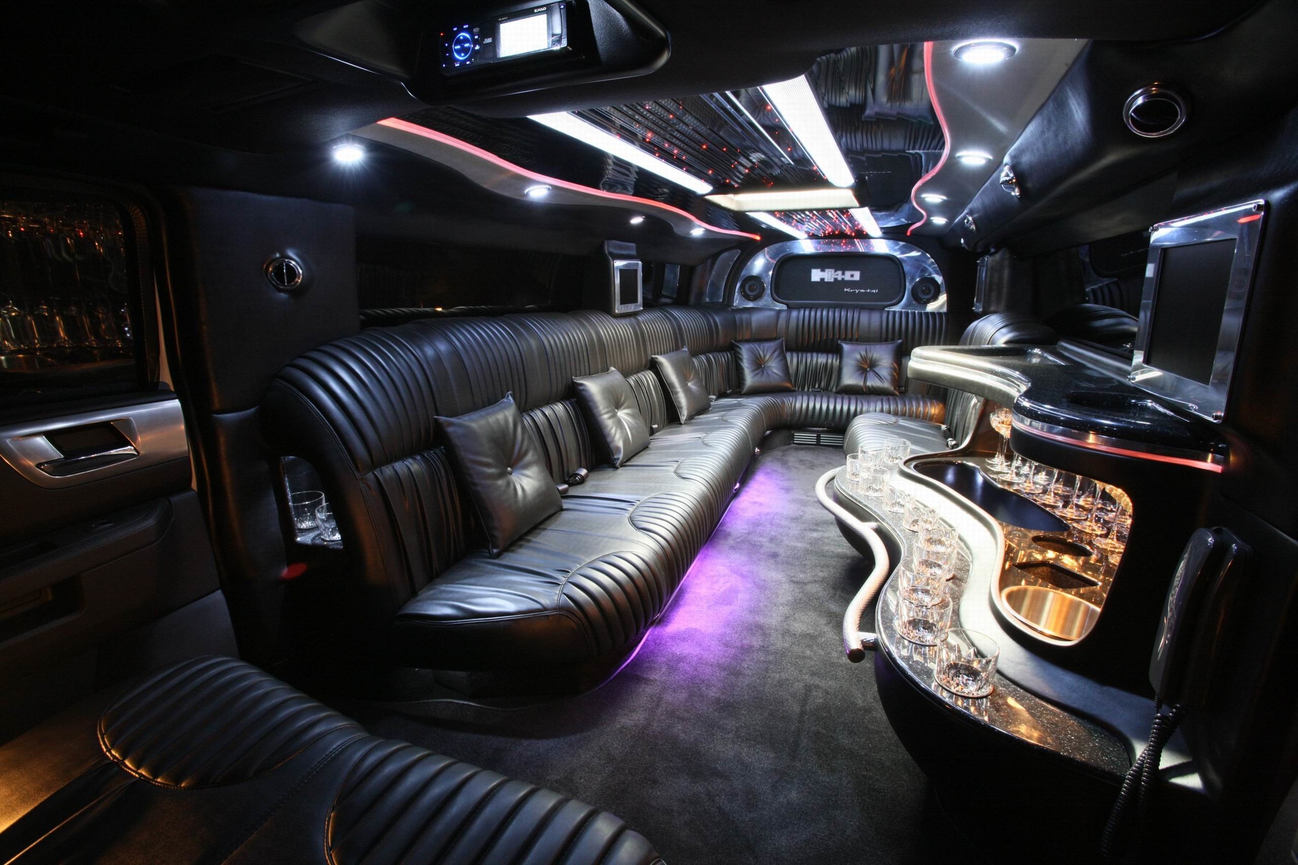  Luxury on Wheels: Top Reasons to Book a Limo for Your Next Event