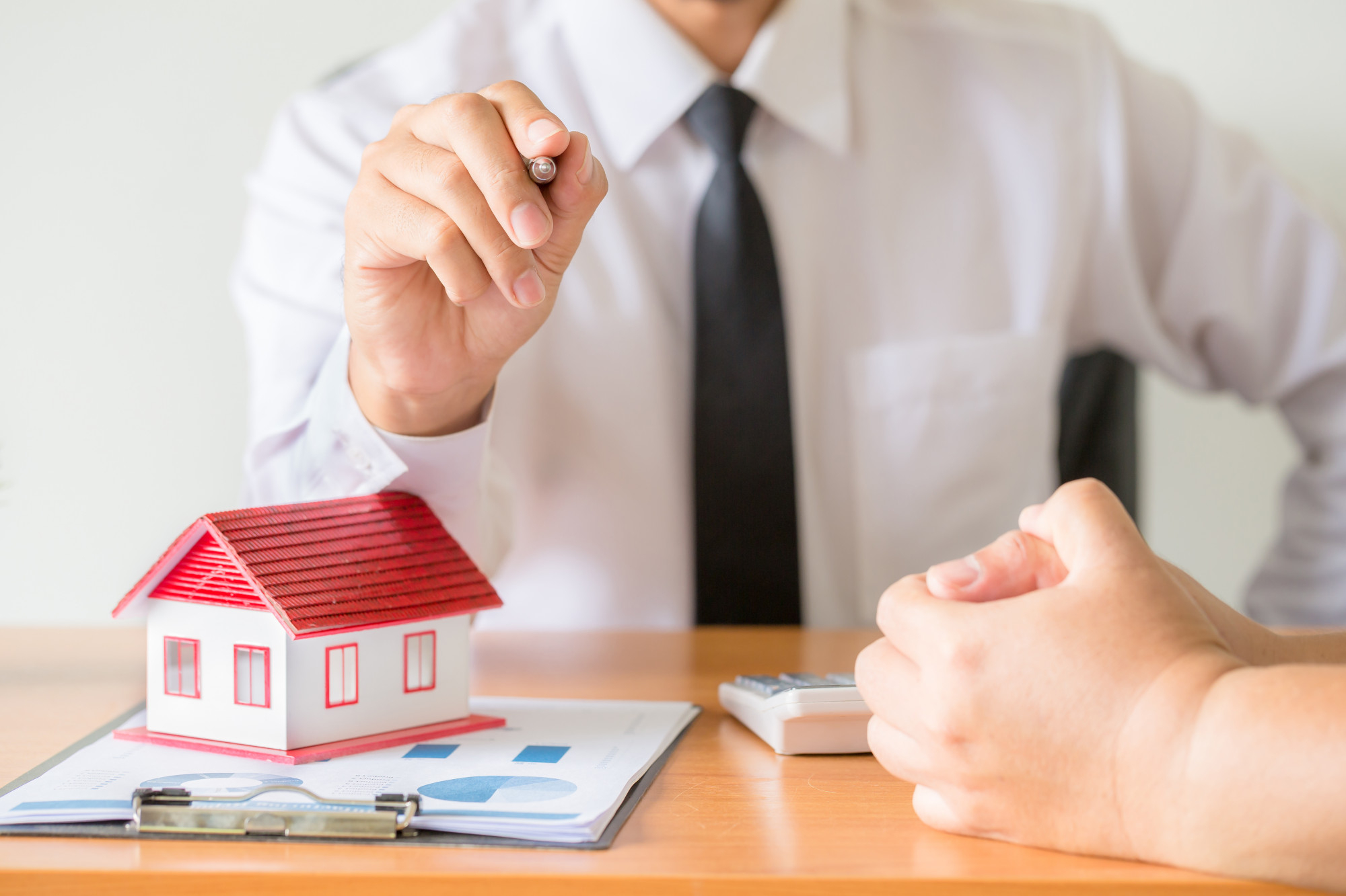 Mortgage Brokers in UK — Search 1000+ Lenders to Get the Best Rates