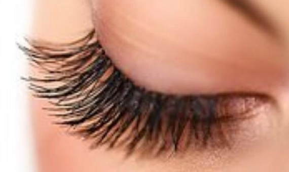 Frame Your Eyes Beautifully With Hybrid Lash Extensions!