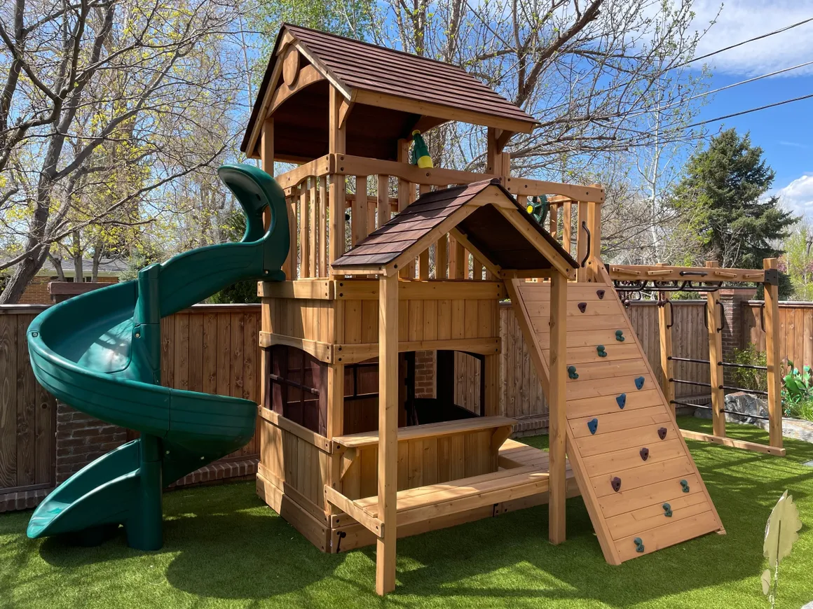 Space Saving Playset for Compact Spaces: Maximizing Constrained Outdoor Spaces 