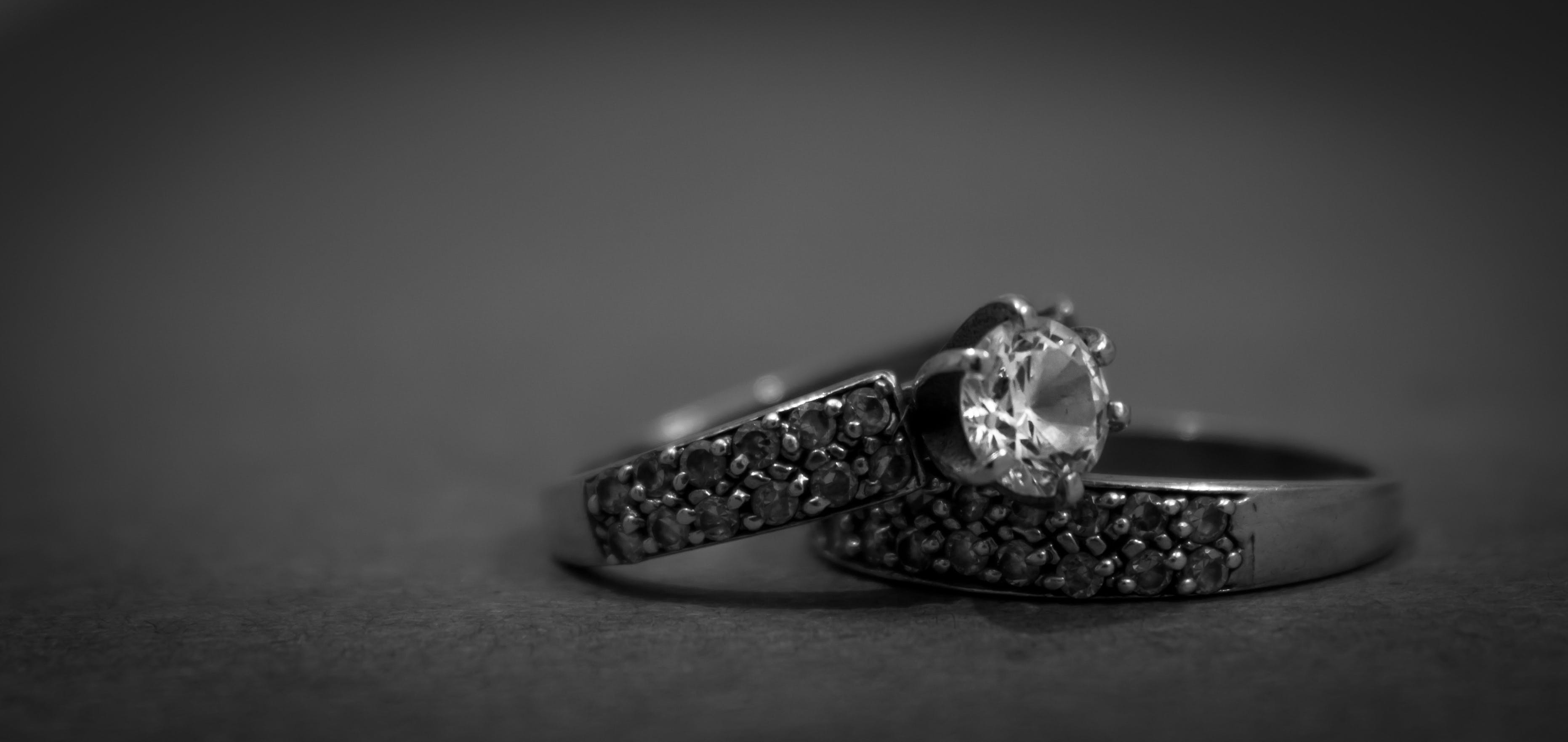 "The Art of Customizing Your Engagement Ring"