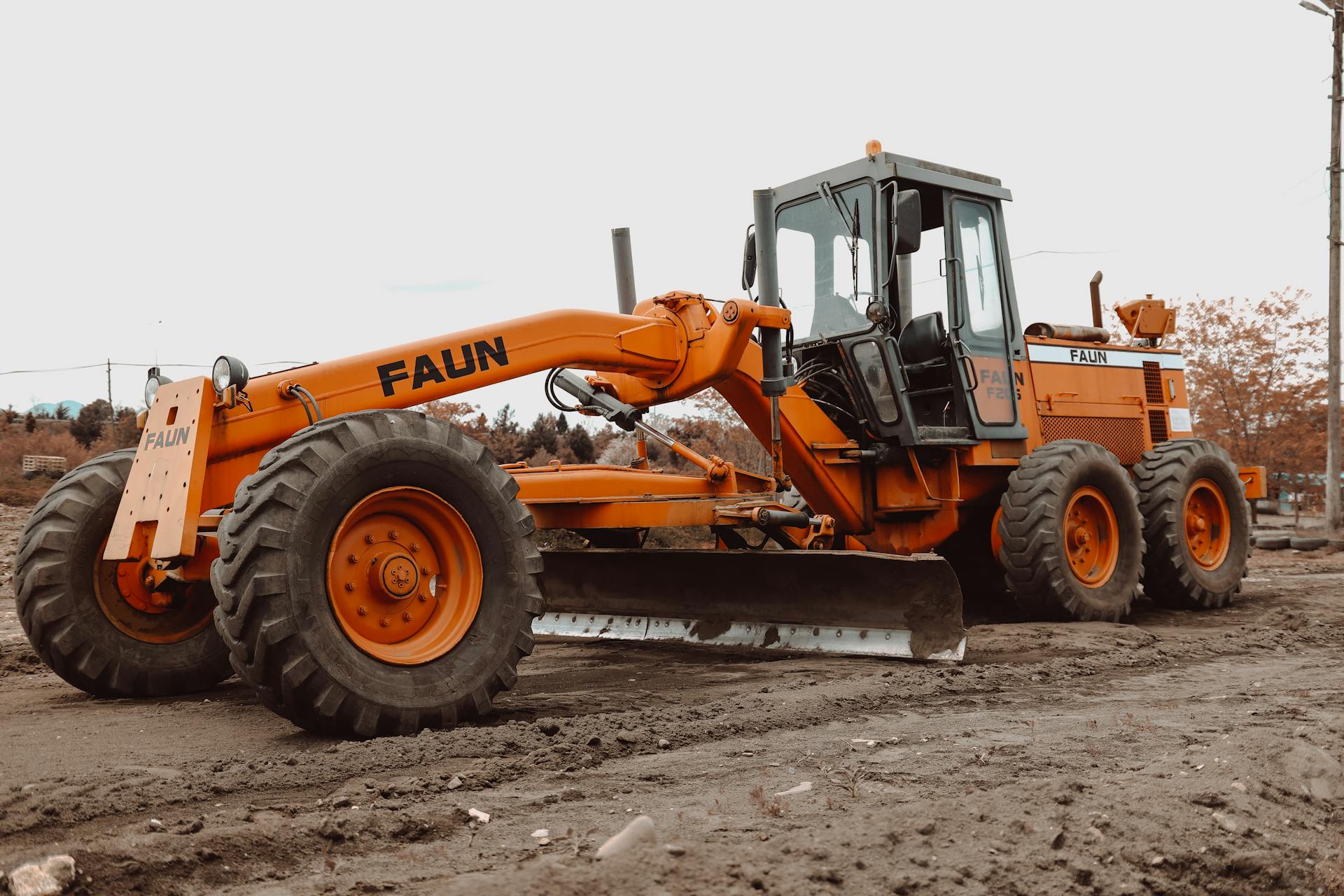 How to Increase Motor Grader Efficiency with Hydraulic Pump Upgrades?