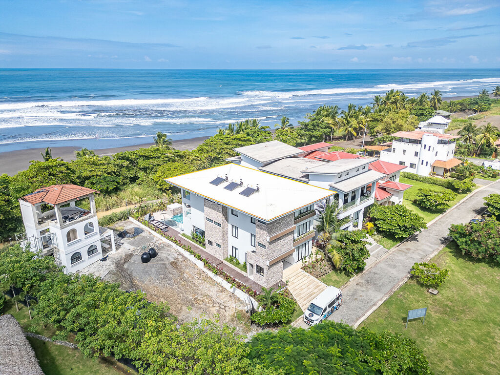 Guys Trip to Jacó: Experience 5 Bedroom Vacation Villa Rentals in Jacó