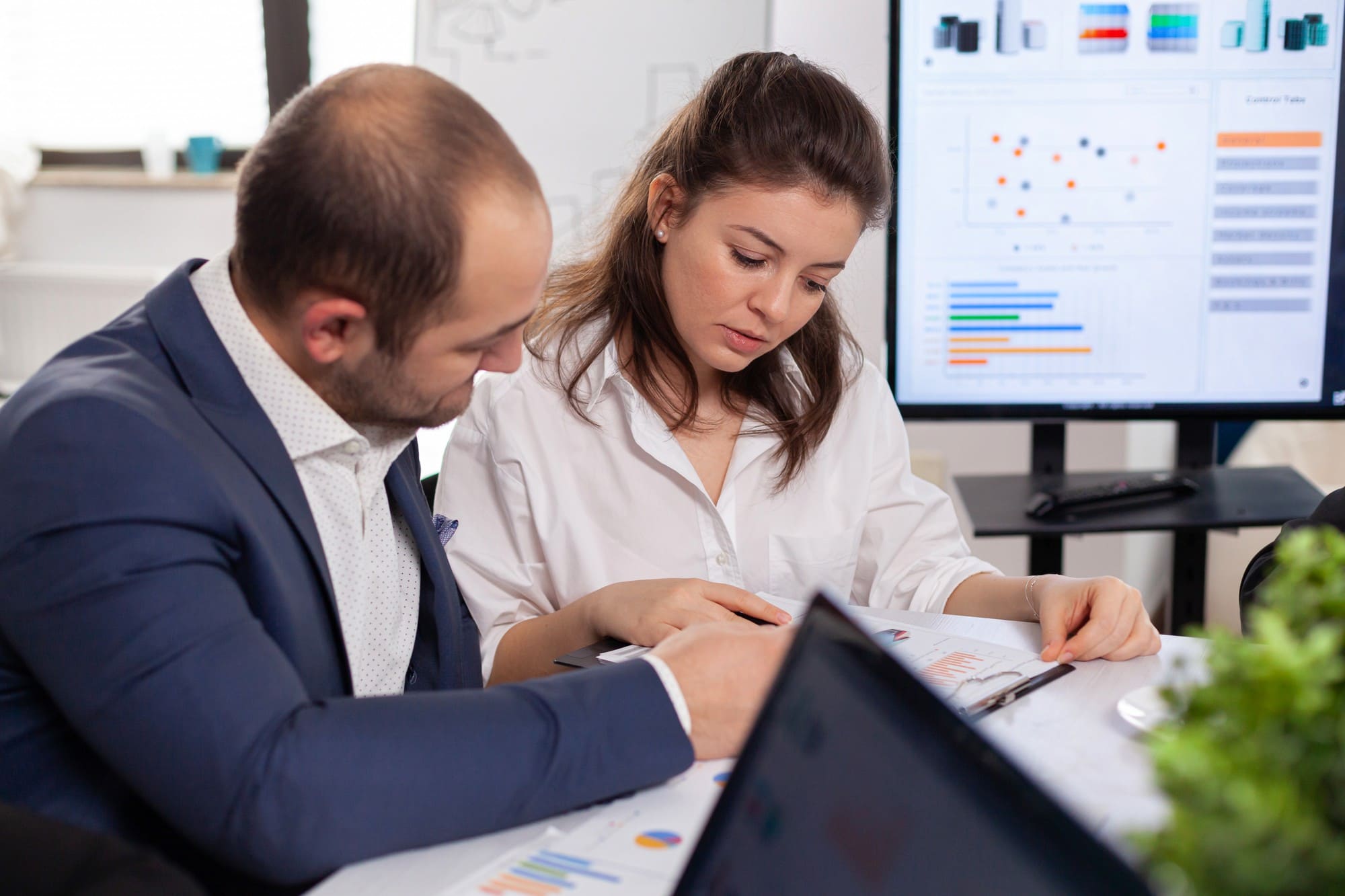 Embrace Affordable HR & Payroll Software to Boost Your Reporting Services