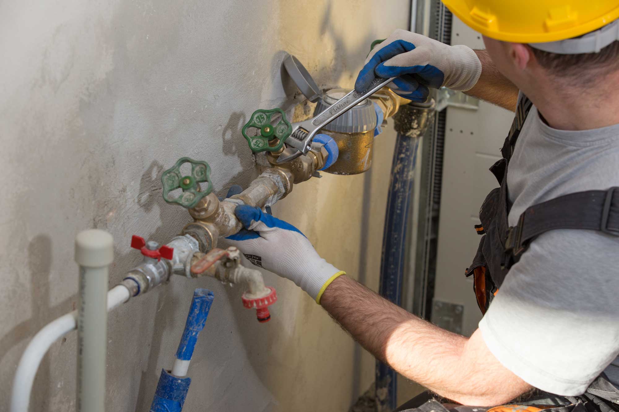 What are the top signs that you need an emergency plumber Frankston?