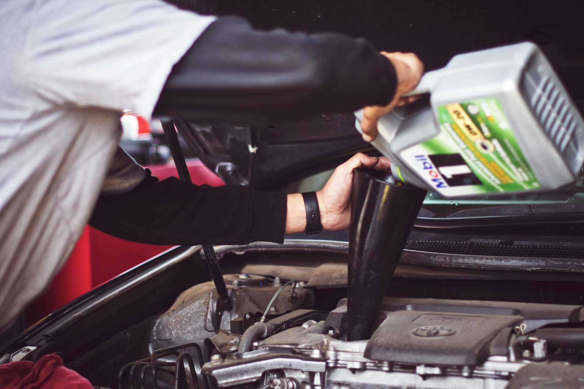 Beyond the Rim: How Proper Tyre Fitting Ensures Your Vehicle's Performance and Safety