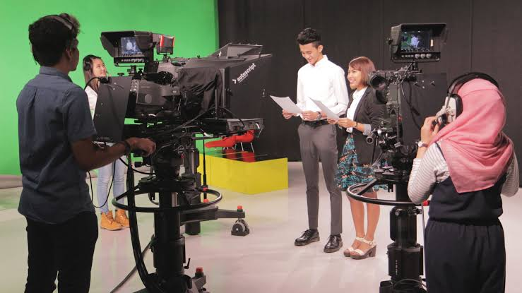 Behind the Headlines: What Draws Students to the World of Media Education