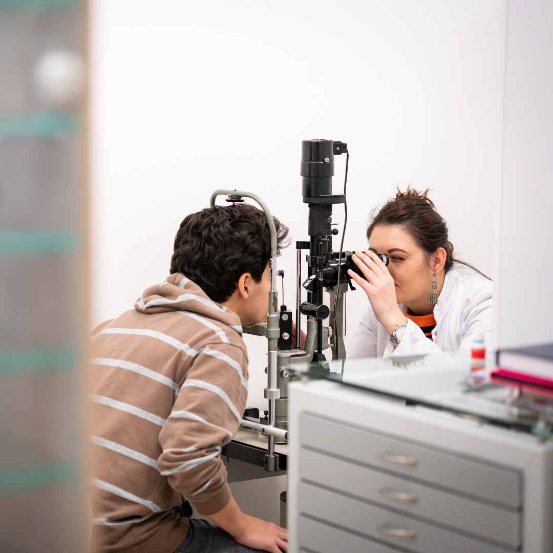 Difference Between Eye Specialists and Retina Specialists