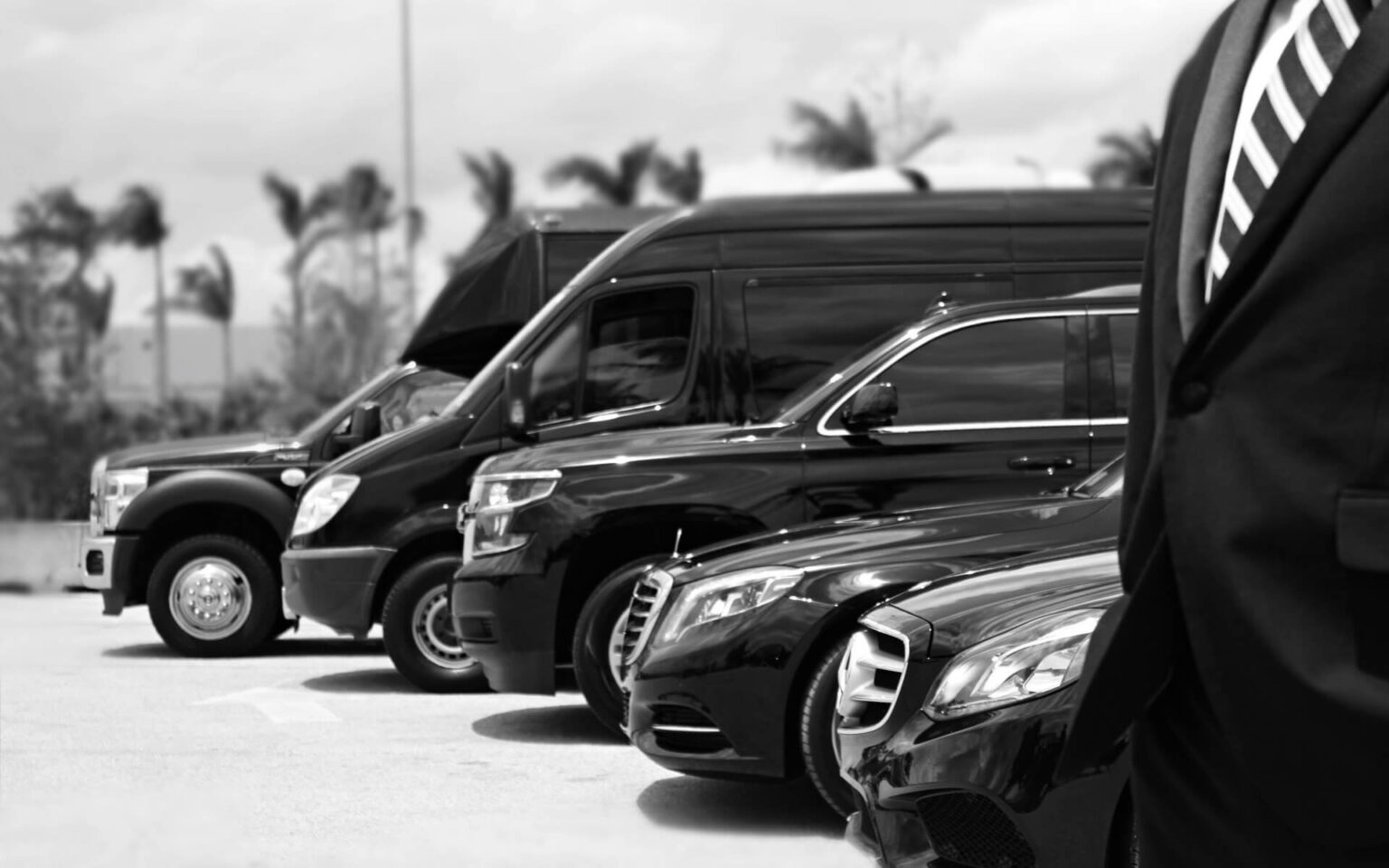 Premium Wedding Limo Service in Toronto for Unforgettable Grand Entrances  