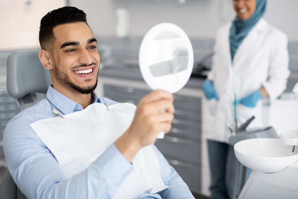 5 Ways Dental Veneers Make You Look Younger