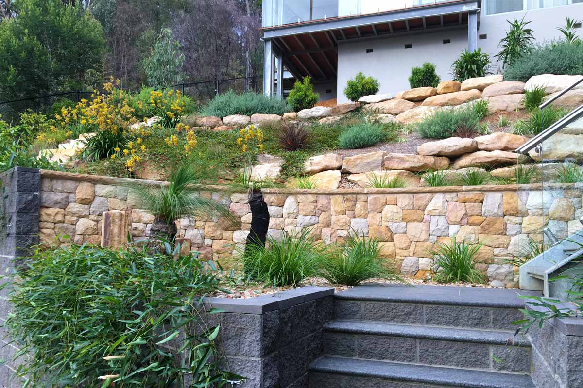 sandstone retaining wall 