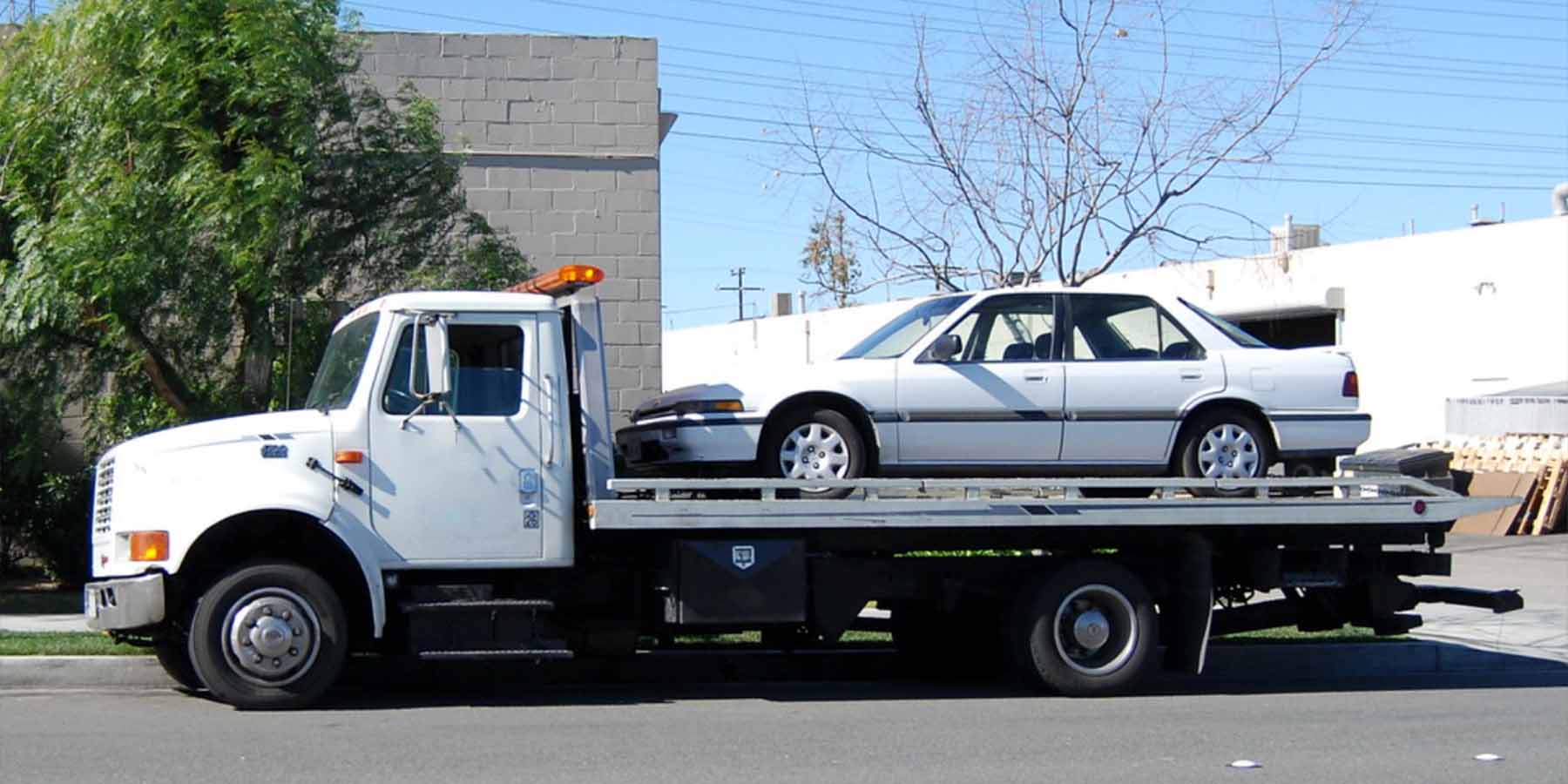Top Things You Need to Do While Waiting for a Tow Truck