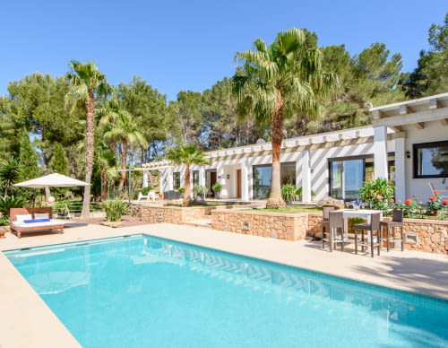  Unlocking Ibiza’s Beauty: Villas for Rent Await