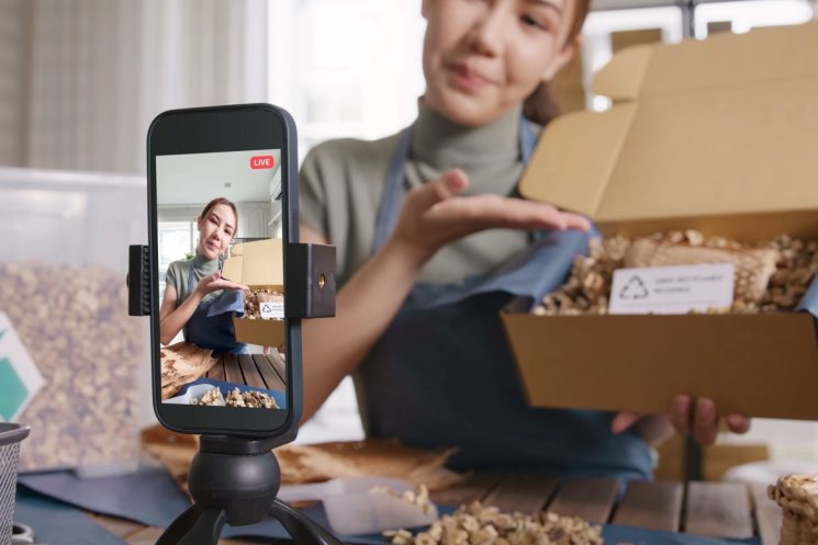 How Local Social Media Services in Arizona Help You Connect with Customers