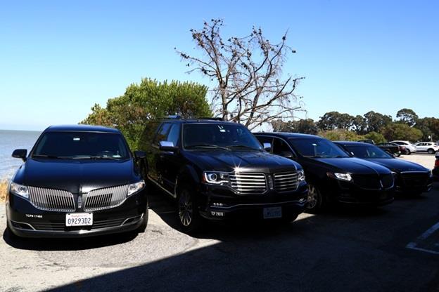Difference Between Corporate Limousine Services and Traditional Taxi