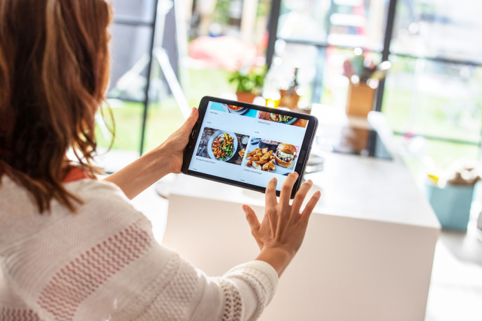 Personalizing Dining Experiences: AI-Driven Ordering Systems for Targeted Recommendations