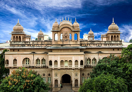 Exploring the Divine: Your Ultimate Mathura Tour Package