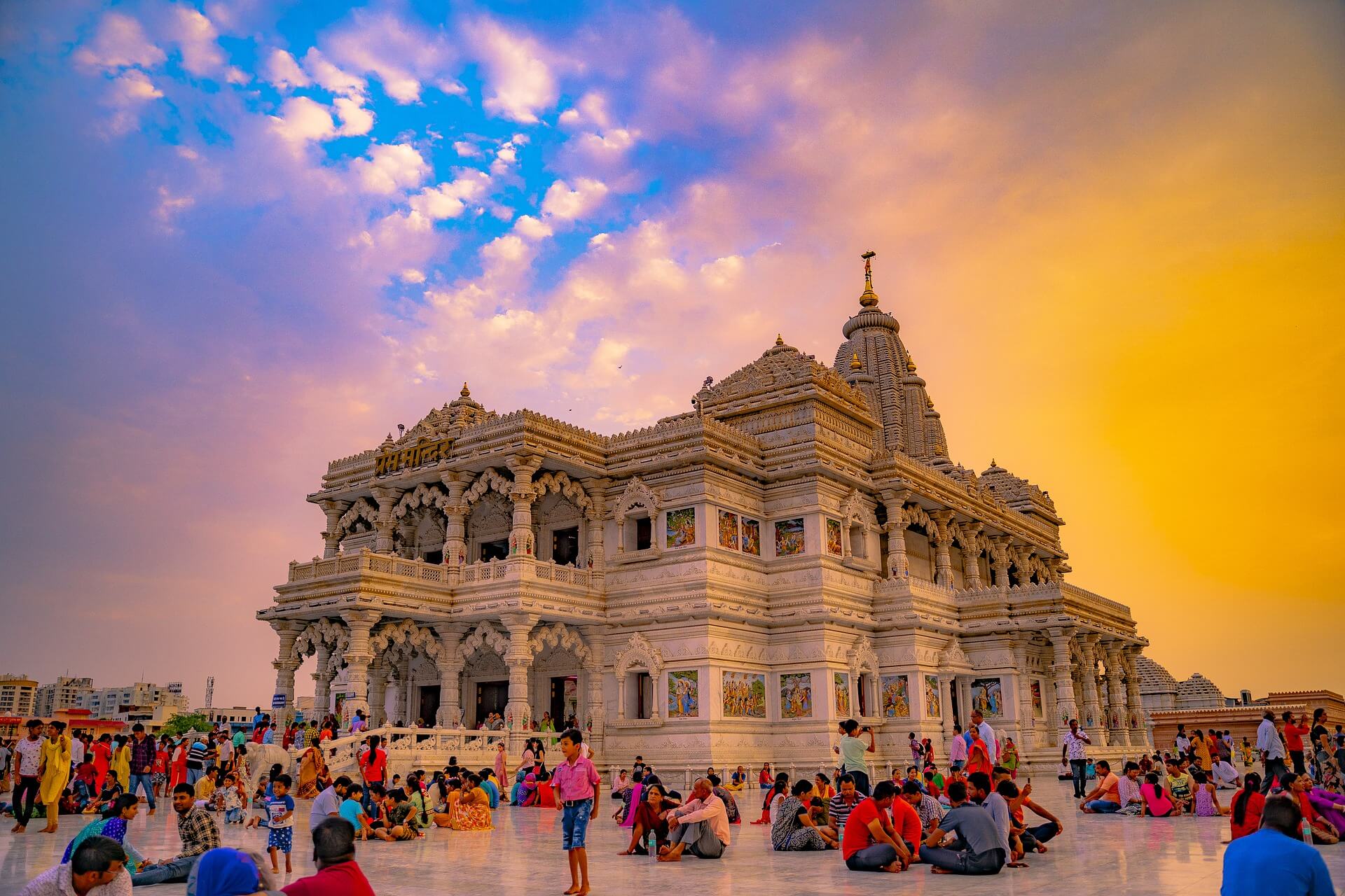 Experiencing the Mysterious Charm: A Mathura Vrindavan Tour
