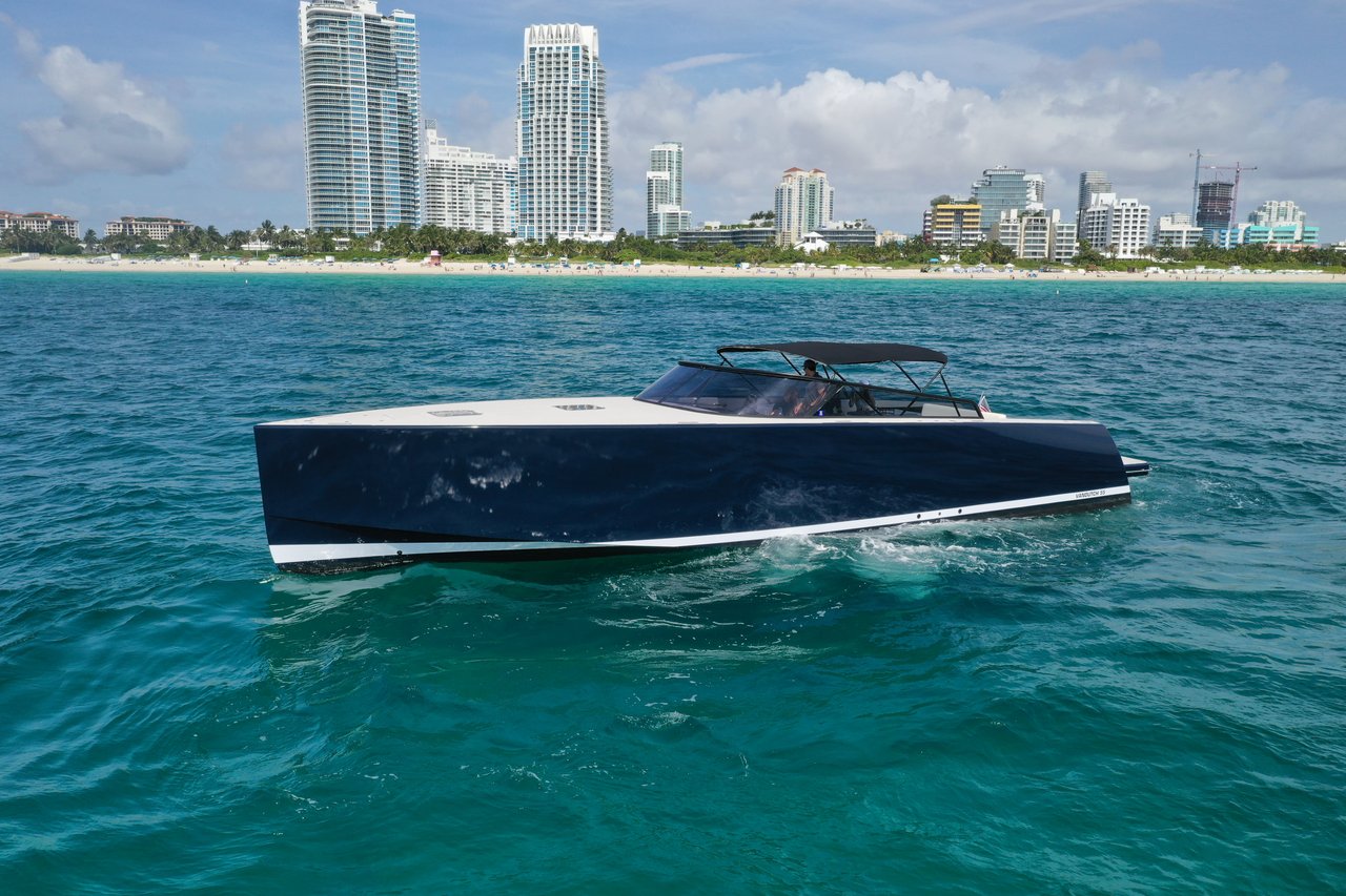 Exploring Miami's Stunning Coastline: The Ultimate Yacht Rental Experience