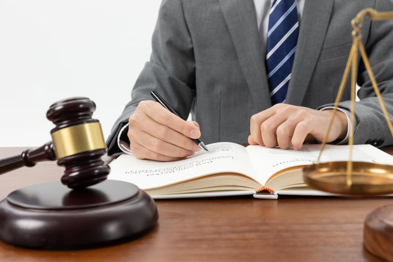 The Role of a Law Firm St Louis in Business Litigation