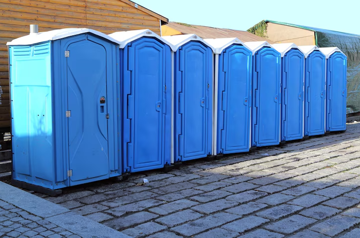 5 Key Factors to Consider Before Renting a Portable Toilet for Your Construction Site