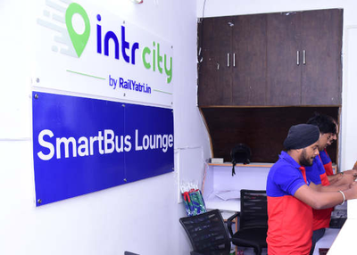 RailYatri Launches IntrCity SmartBus Lounge at Lucknow