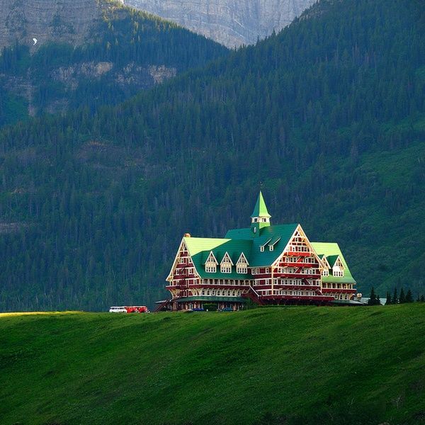 What's the best accommodation for a budget-friendly stay in Waterton Park?