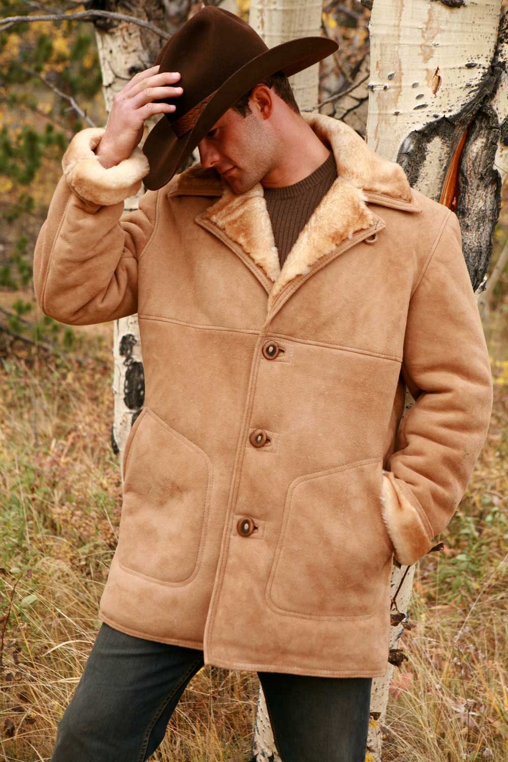 What Are the Main Fashion Elements of a Sheepskin Jacket