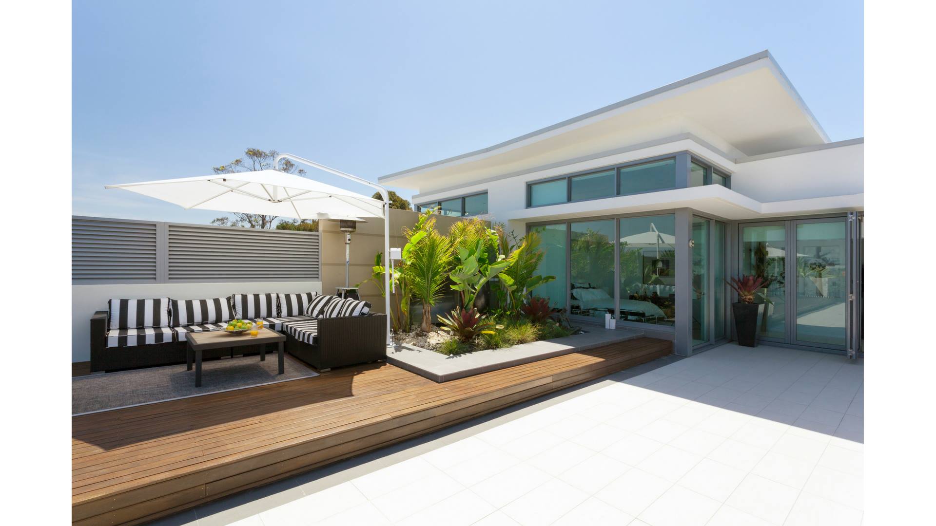 Expert Tips for Maximizing Space in Your Sydney Kitchen with Custom Kitchen Builders