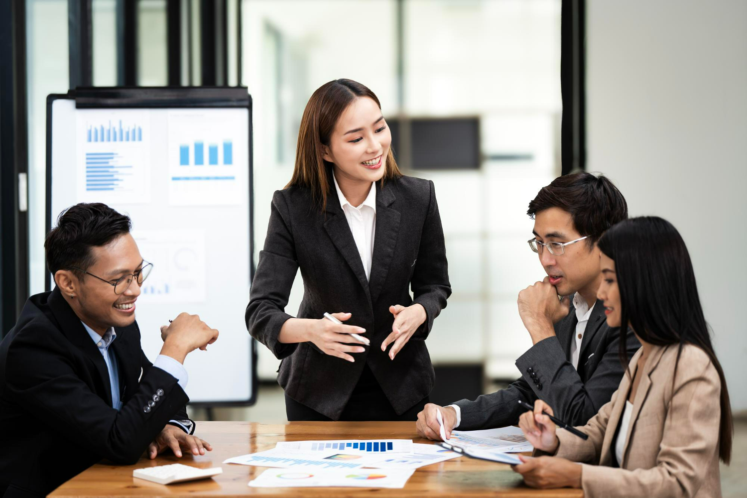 Simplify Your New Company Formation in Qatar with Helpline Group.