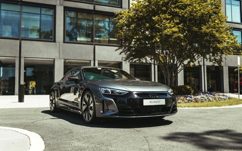 Global Luxury Electric Vehicle Market Size, Share, Growth Forecast 2032