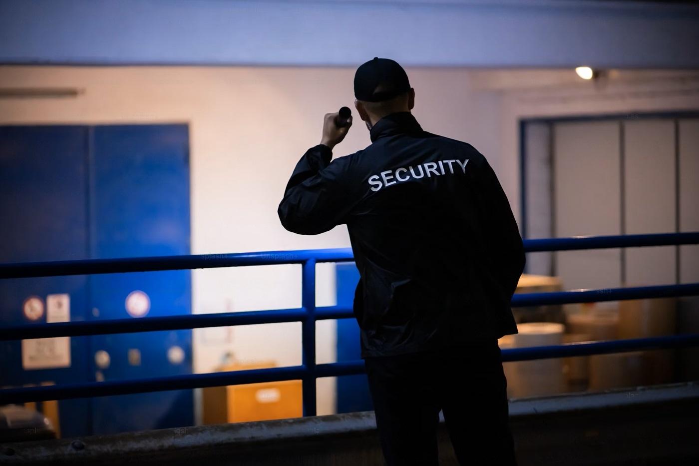 How Corporate Security Guards Handle Workplace Violence and Conflict