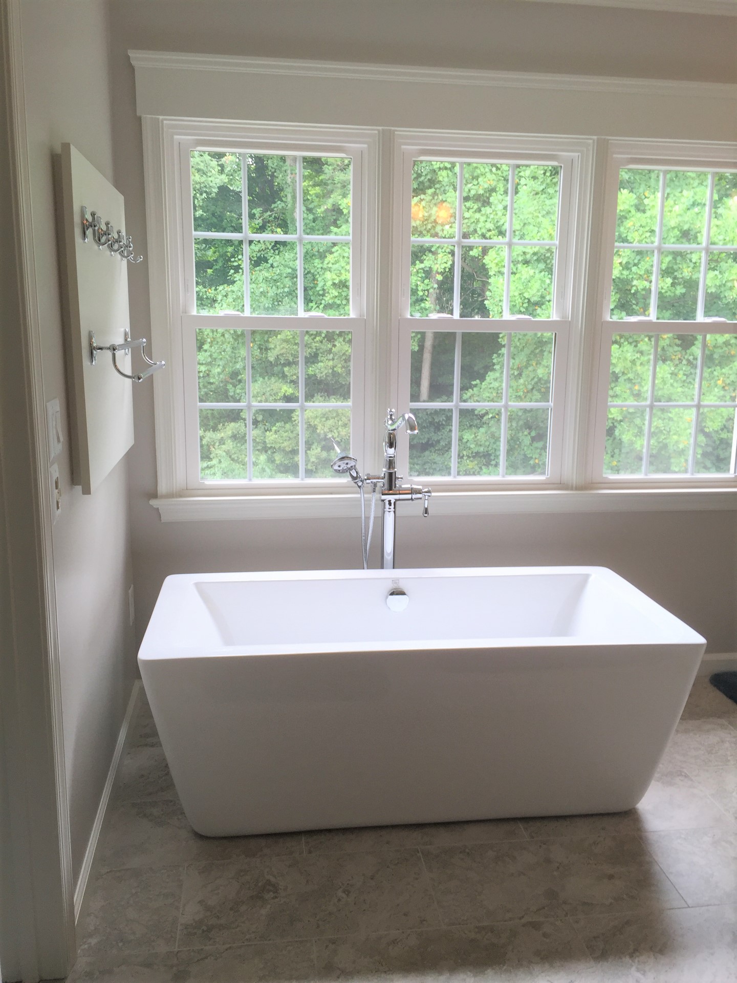 How Can You Maximize Space in a Small Bathroom During a Renovation?
