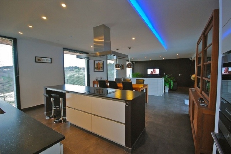 Inspiring Kitchen Renovations: Balancing Function and Style