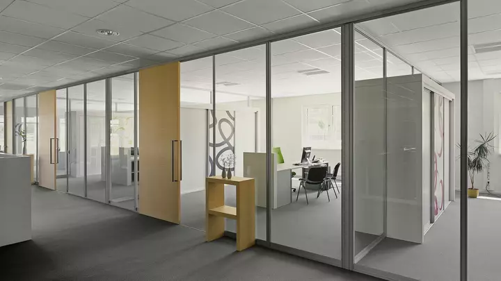 4 Reasons Why Glass Partitioning Can Revolutionize Your Office Space