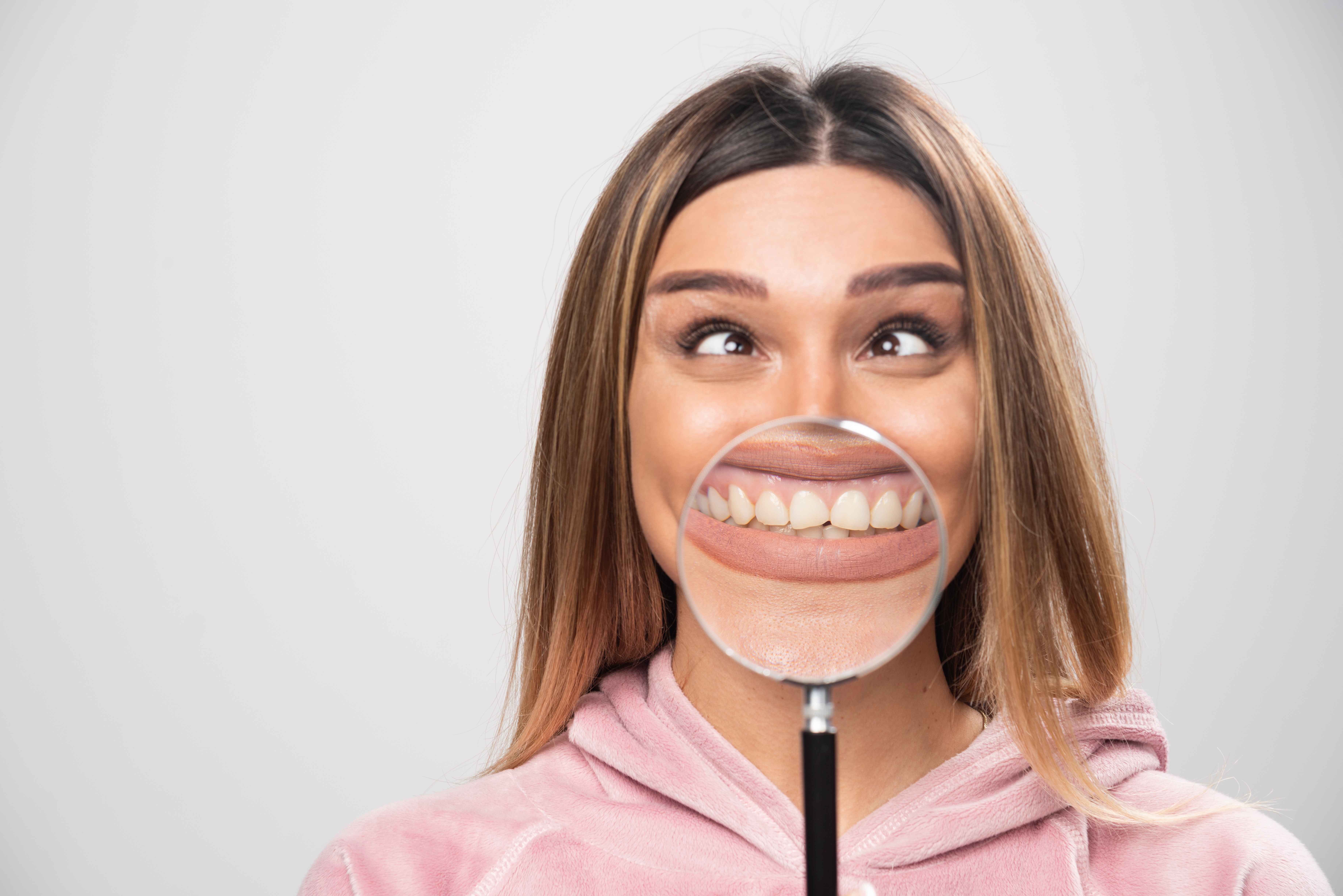 How to Use Orthodontic Bands to Reduce Teeth Gaps Safely at Home