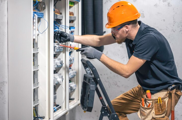When Is the Right Time To Call An Emergency Electrician?