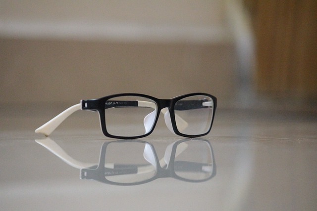 Spectacle Lens Market 2024-2033: Technological Advancements, Competitive Landscape and Strategies