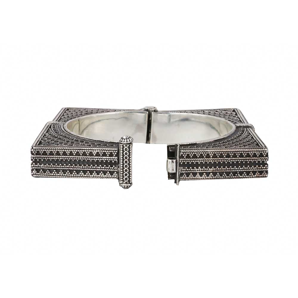 Square shape adjustable kada