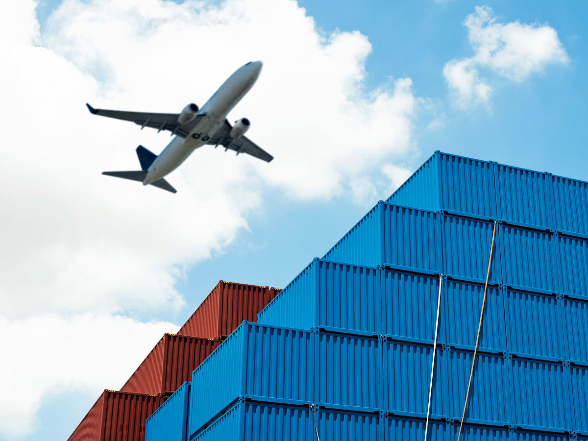 Desde mensajería hasta carga consolidada: lo que un servicio de transporte aéreo internacional puede ofrecer a su empresa