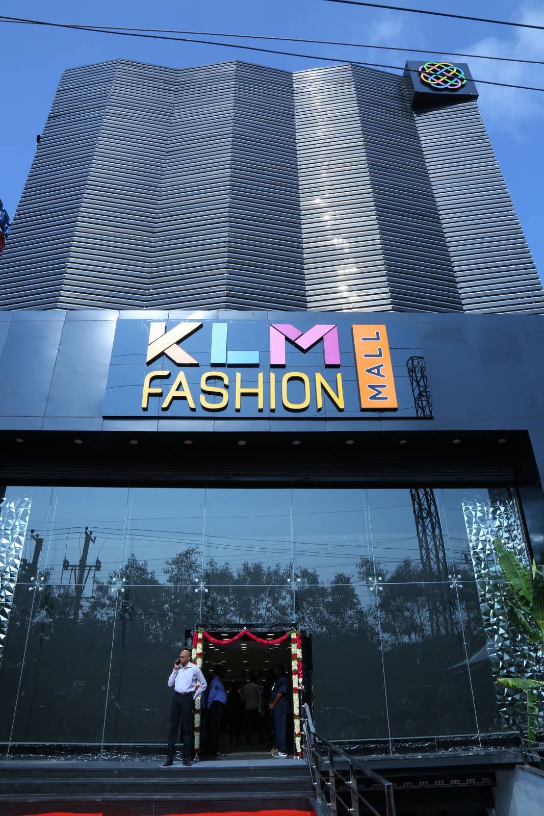 Shopping on a Budget: Deals and Discounts at KLM, Chanda Nagar