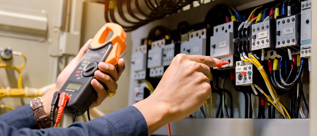 How a Professional 24/7 Electrician Keeps Your Family Safe?