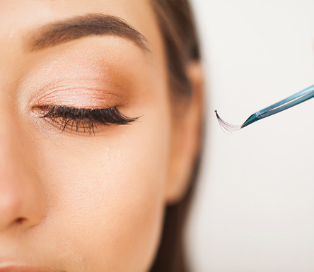 Why Choose An Esteemed Eyelash Extension Salon?