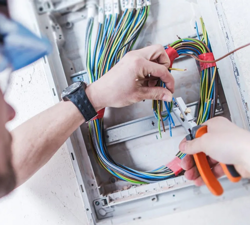 9 Must-Have Qualities to Succeed as an Electrician