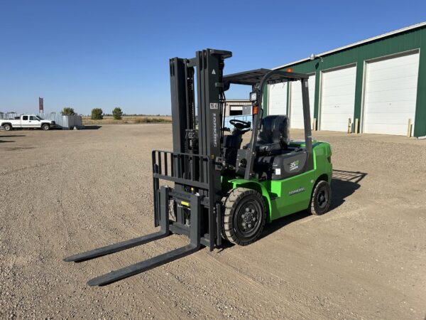 Propane vs Electric Forklift Cost Comparison